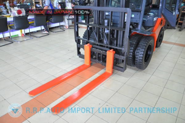 ขายรถโฟล์คลิฟท์มือสอง TOYOTA รุ่น 8FD30-13265 นำเข้าจากประเทศญี่ปุ่น 100\% ไม่เคยใช้งานในไทย