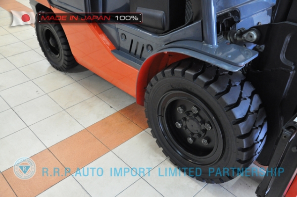 ขายรถโฟล์คลิฟท์มือสอง TOYOTA รุ่น 8FD30-13265 นำเข้าจากประเทศญี่ปุ่น 100\% ไม่เคยใช้งานในไทย