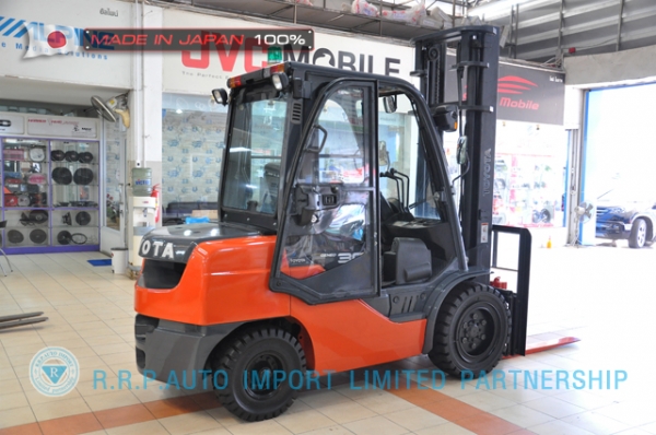 ขายรถโฟล์คลิฟท์มือสอง TOYOTA รุ่น 8FD30-13265 นำเข้าจากประเทศญี่ปุ่น 100\% ไม่เคยใช้งานในไทย