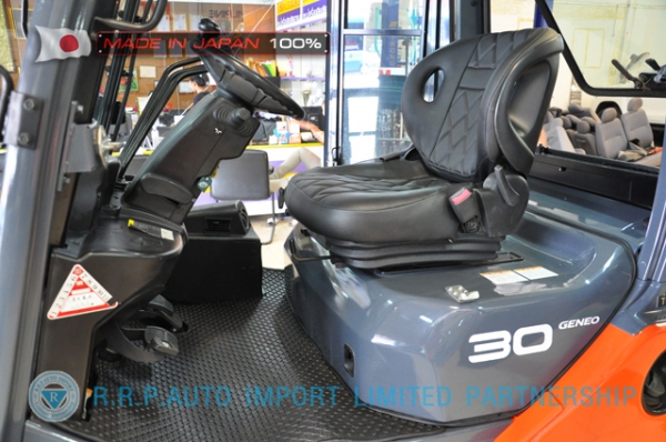 ขายรถโฟล์คลิฟท์มือสอง TOYOTA รุ่น 8FD30-13265 นำเข้าจากประเทศญี่ปุ่น 100\% ไม่เคยใช้งานในไทย