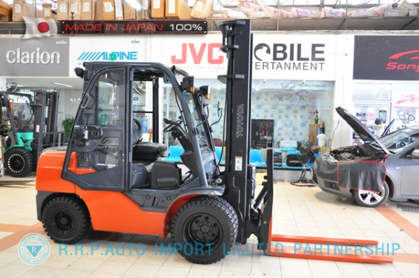 ขายรถโฟล์คลิฟท์มือสอง TOYOTA รุ่น 8FD30-13265 นำเข้าจากประเทศญี่ปุ่น 100\% ไม่เคยใช้งานในไทย