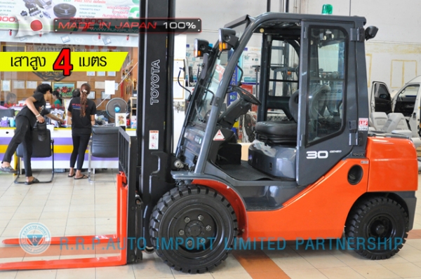 ขายรถโฟล์คลิฟท์มือสอง TOYOTA รุ่น 8FD30-13265 นำเข้าจากประเทศญี่ปุ่น 100\% ไม่เคยใช้งานในไทย