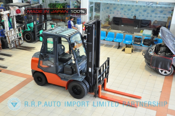 ขายรถโฟล์คลิฟท์มือสอง TOYOTA รุ่น 8FD30-13265 นำเข้าจากประเทศญี่ปุ่น 100\% ไม่เคยใช้งานในไทย