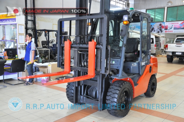 ขายรถโฟล์คลิฟท์มือสอง TOYOTA รุ่น 8FD30-13265 นำเข้าจากประเทศญี่ปุ่น 100\% ไม่เคยใช้งานในไทย