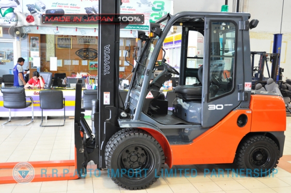 ขายรถโฟล์คลิฟท์มือสอง TOYOTA รุ่น 8FD30-13265 นำเข้าจากประเทศญี่ปุ่น 100\% ไม่เคยใช้งานในไทย