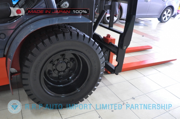 ขายรถโฟล์คลิฟท์มือสอง TOYOTA รุ่น 8FD30-13265 นำเข้าจากประเทศญี่ปุ่น 100\% ไม่เคยใช้งานในไทย