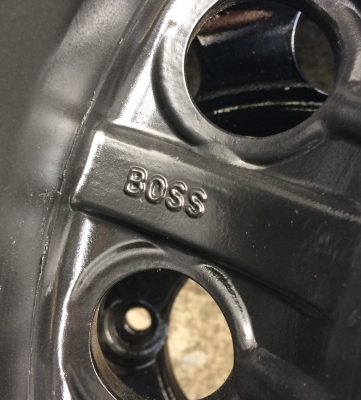 ขายล้อ Boss Runner 15x8.5 ลบ 27 สวยๆ ขายล้อ Boss Runner 15x8.5 ลบ 27 สวยๆ