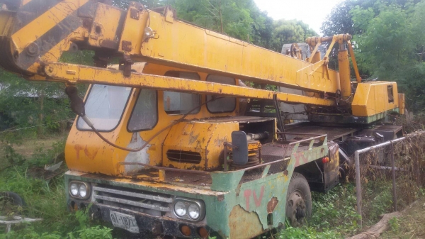 ขายรถเครนมือสองขนาด 16 ตัน ไม่มีเล่มทะเบียน สนใจติดต่อคุณรัตนศักดิ์ โทร.081-7621704