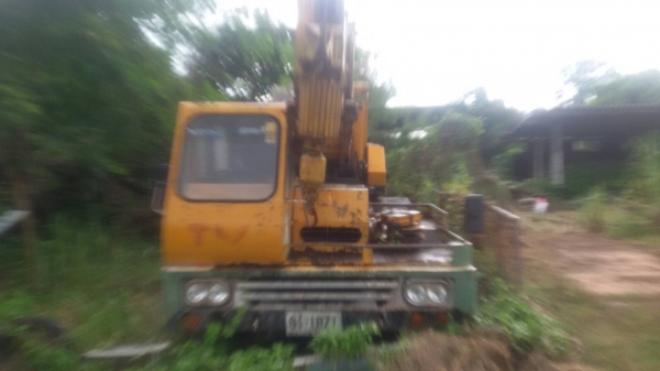 ขายรถเครนมือสองขนาด 16 ตัน ไม่มีเล่มทะเบียน สนใจติดต่อคุณรัตนศักดิ์ โทร.081-7621704