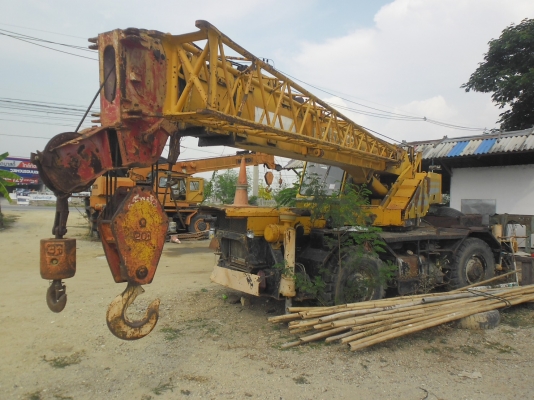 ขายรถเครนมือสองขนาด 20 ตัน สนใจติดต่อคุณรัตนศักดิ์ โทร.081-7621704