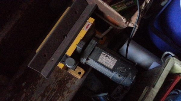 ขายแท่นลบเหลี่ยม ของญี่ปุ่น ไฟ 110v. 3,500  ใช้งานปกติ