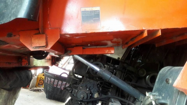 รถเกี่ยวข้าว DC 60 plus  นิ้วสปริง  ปี 54