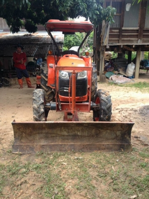 รถไถ  L47  ชั่วโมง 13xx  อุปกรณ์สามอย่าง  ราคาไม่แพงครับ รถพร้อมใช้