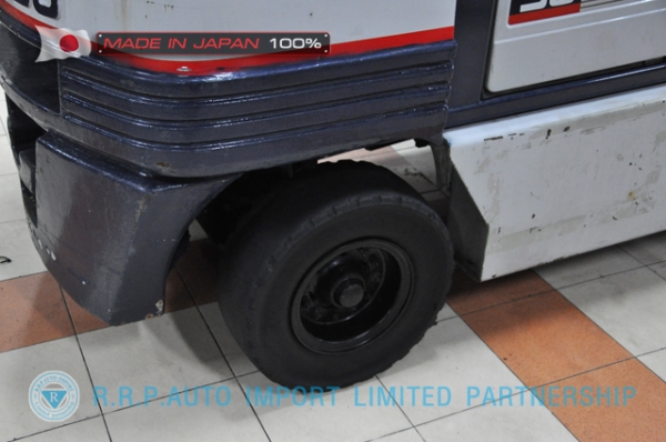 ขายรถโฟล์คลิฟท์มือสอง KOMATSU รุ่น FG30H-490448 นำเข้าจากประเทศญี่ปุ่น 100\% ไม่เคยใช้งานในไทย