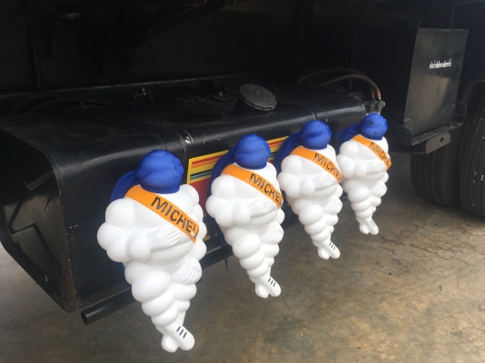 ขายด่วนสิบล้อดั้มสามมิตร320ปี48 มีระบบลาก สภาพสวยเดิมๆบางๆ