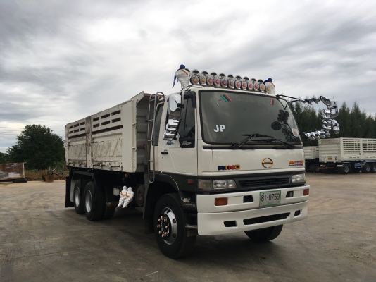 ขายด่วนสิบล้อดั้มสามมิตร320ปี48 มีระบบลาก สภาพสวยเดิมๆบางๆ