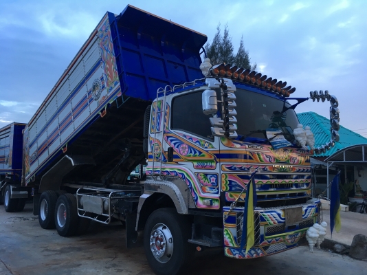 ขายด่วนสิบล้อดั้มสามมิตร320ปี48 มีระบบลาก สภาพสวยเดิมๆบางๆ