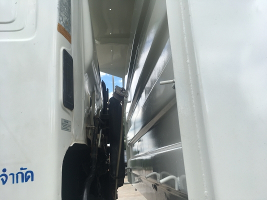 ขายด่วนสิบล้อดั้มสามมิตร320ปี48 มีระบบลาก สภาพสวยเดิมๆบางๆ