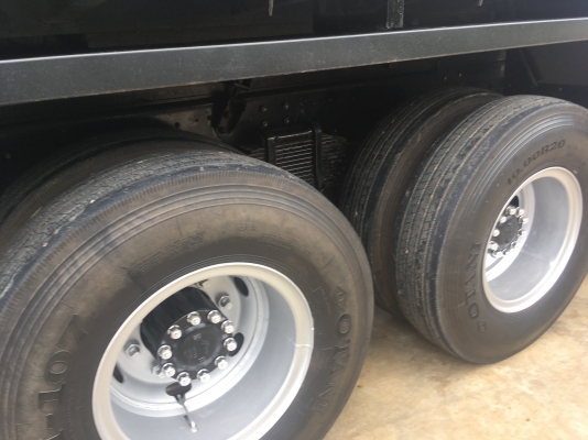 ขายด่วนสิบล้อดั้มสามมิตร320ปี48 มีระบบลาก สภาพสวยเดิมๆบางๆ