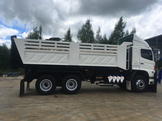 ขายด่วนสิบล้อดั้มสามมิตร320ปี48 มีระบบลาก สภาพสวยเดิมๆบางๆ