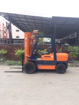 ขายรถโฟร์คลิฟท์ดีเซล 3 ตัน  เสาสูง 5เมตร