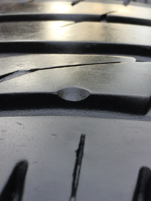 ยาง Maxxis 265 65 17 ปลายปี16 ดอกเต็ม ไม่มีปะ ใช้ยาว ราคาไม่แพง