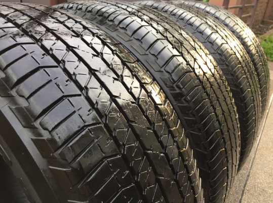 ยาง Bridgestone 255 60 18 ปลายปี16 ดอกเต็ม ใช้ยาว ราคาไม่แพง