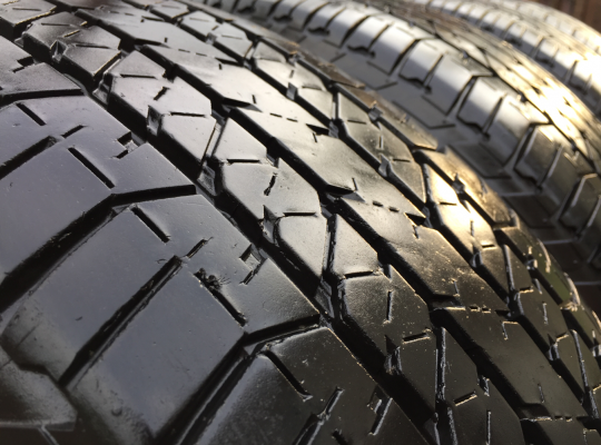 ยาง Bridgestone 255 60 18 ปลายปี16 ดอกเต็ม ใช้ยาว ราคาไม่แพง