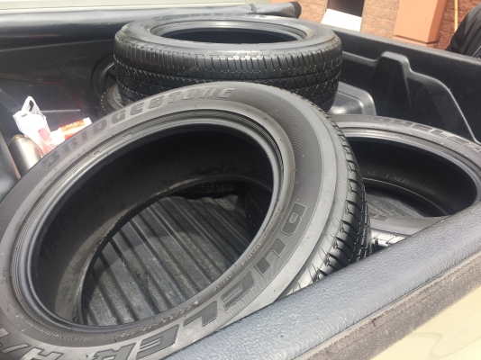 ยาง Bridgestone 255 60 18 ปลายปี16 ดอกเต็ม ใช้ยาว ราคาไม่แพง