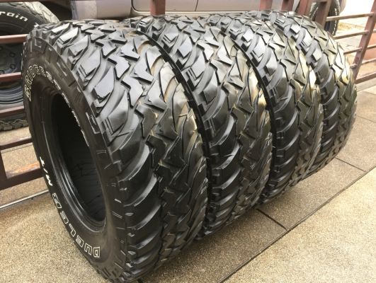 ยาง Mud Bridgestone 265 75 16 ปลายปี13 ดอกเยอะ ไม่มีปะ ราคาไม่แพง
