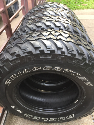 ยาง Mud Bridgestone 265 75 16 ปลายปี13 ดอกเยอะ ไม่มีปะ ราคาไม่แพง