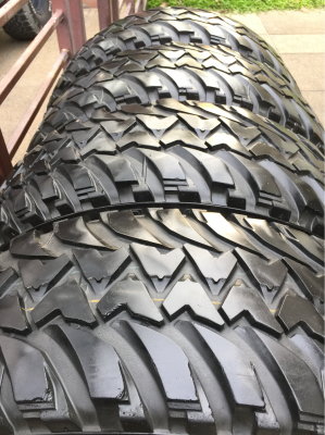 ยาง Mud Bridgestone 265 75 16 ปลายปี13 ดอกเยอะ ไม่มีปะ ราคาไม่แพง