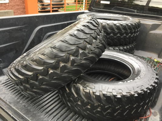 ยาง Mud Bridgestone 265 75 16 ปลายปี13 ดอกเยอะ ไม่มีปะ ราคาไม่แพง