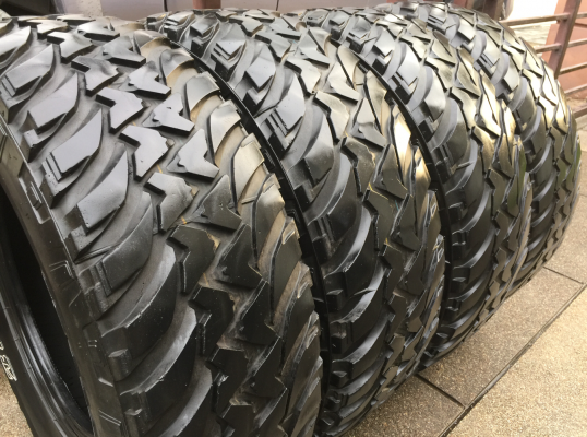 ยาง Mud Bridgestone 265 75 16 ปลายปี13 ดอกเยอะ ไม่มีปะ ราคาไม่แพง
