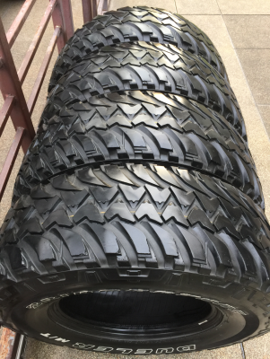 ยาง Mud Bridgestone 265 75 16 ปลายปี13 ดอกเยอะ ไม่มีปะ ราคาไม่แพง