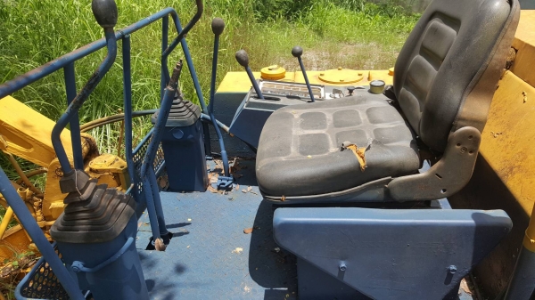 ขายตามสภาพ แบคโฮ KOMATSU PC20-6 ไม่มีปั้มไฮดรอริค ไม่มีตัวเดิน 1 ข้าง เอกสารใบซื้อขาย