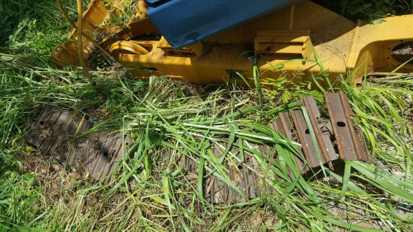 ขายตามสภาพ แบคโฮ KOMATSU PC20-6 ไม่มีปั้มไฮดรอริค ไม่มีตัวเดิน 1 ข้าง เอกสารใบซื้อขาย