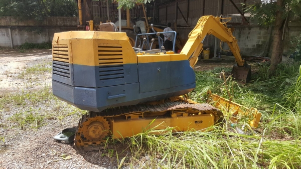 ขายตามสภาพ แบคโฮ KOMATSU PC20-6 ไม่มีปั้มไฮดรอริค ไม่มีตัวเดิน 1 ข้าง เอกสารใบซื้อขาย