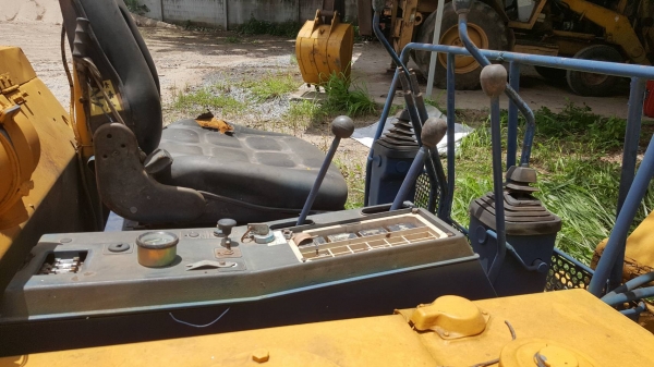 ขายตามสภาพ แบคโฮ KOMATSU PC20-6 ไม่มีปั้มไฮดรอริค ไม่มีตัวเดิน 1 ข้าง เอกสารใบซื้อขาย