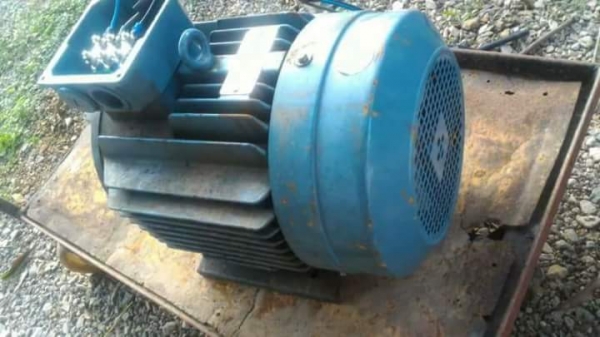 ขาย 4200บาทโทร 083-2000058 มอเตอร์ ABB ขนาด 7.5 แรงม้า รอบ 2920 /นาทีหมุนเงียบ คล่องแรงบิดดี ใช้ไฟ 380 ต่อ สตาร์ หรือ เดลต้าได้ ขาย 4200บาทโทร 083-2000058 มอเตอร์ ABB ขนาด 7.5 แรงม้า รอบ 2920 /นาทีหมุนเงียบ คล่องแรงบิดดี ใช้ไฟ 380 ต่อ สตาร์ หรือ เดลต้าได้