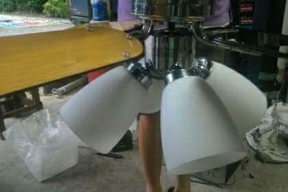 ขาย 1200บาท โทร 083-2000058ชุดพัดลมโคมไฟประดับบ้านสวยๆ ใบพัดไม้จำนวน 4 ใบ และโครมไฟส่องสว่าง 4 ดวงหลอดไฟเปลี่ยนเป็นแบบหลอดบ้านเราได้เลย เป็นชิ้นงานจากญี่ปุ่น ใช้ไฟ 100 V. ขาย