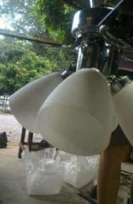 ขาย 1200บาท โทร 083-2000058ชุดพัดลมโคมไฟประดับบ้านสวยๆ ใบพัดไม้จำนวน 4 ใบ และโครมไฟส่องสว่าง 4 ดวงหลอดไฟเปลี่ยนเป็นแบบหลอดบ้านเราได้เลย เป็นชิ้นงานจากญี่ปุ่น ใช้ไฟ 100 V. ขาย