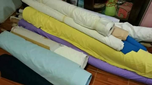 ผ้ายืดเป็นม้วนๆอย่างดีสีสวยสดคุณภาพเหมาทั้งหมดหนักประมาณ 120 กก. ขายเหมา 7000บาท โทร 083-2000058ID:l ผ้ายืดเป็นม้วนๆอย่างดีสีสวยสดคุณภาพเหมาทั้งหมดหนักประมาณ 120 กก. ขายเหมา 7000บาท โทร 083-2000058ID:l