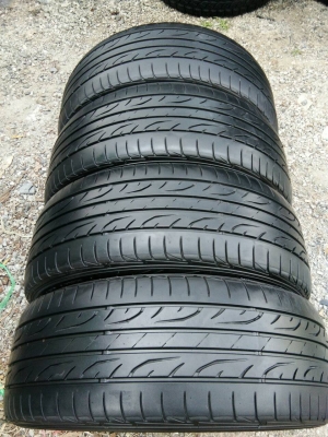 ขายยาง215/55R17 ยางDUNLOP LM704 ยางปี16 ดอกยางสวยสดไม่มีปะ จำนวน 1 ชุด