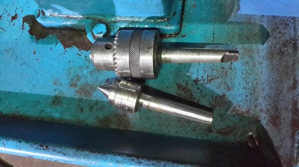 เครื่องกลึง 4 ฟุต ไต้หวัน ไฟบ้าน พร้อมใช้ 32000 บาท 0814583376