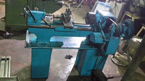 เครื่องกลึง 4 ฟุต ไต้หวัน ไฟบ้าน พร้อมใช้ 32000 บาท 0814583376