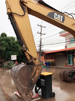 ขายด่วน แม็คโคร CAT320 V1 สภาพสวยพร้อมใช้งาน โซ่ช่วงล่างสวย เครื่องปั้มดีเยี่ยม ระบบสมบูรณ์ รถพร้อมลุยงาน เอกสารเล่มทะเบียน สนใจโทรสอบถาม 093-0764943  088-3223272 K ตั้ม