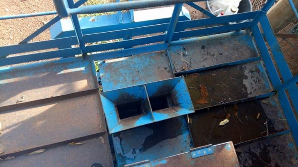 ขายเครื่องปลูกอ้อยศรีกำแพงแสนร่องคู่ สภาพสวยๆพร้อมใช้สุดๆ