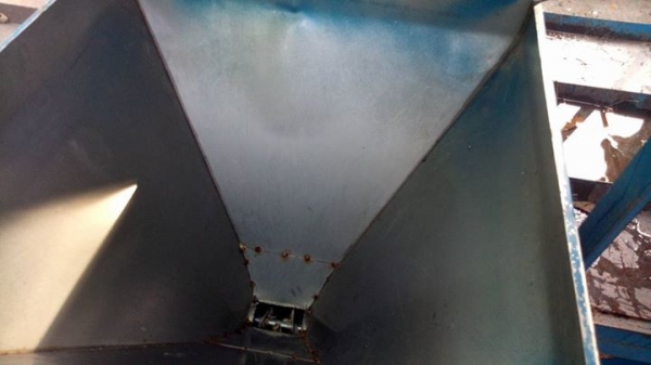 ขายเครื่องปลูกอ้อยศรีกำแพงแสนร่องคู่ สภาพสวยๆพร้อมใช้สุดๆ