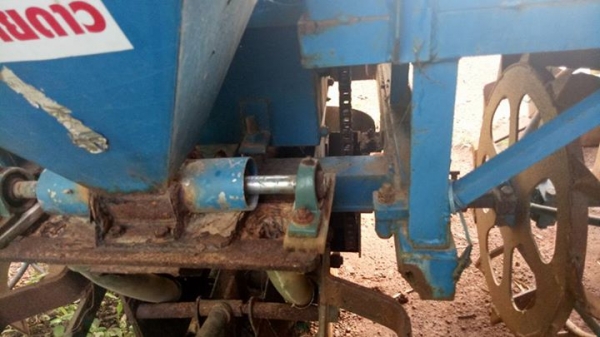 ขายเครื่องปลูกอ้อยศรีกำแพงแสนร่องคู่ สภาพสวยๆพร้อมใช้สุดๆ